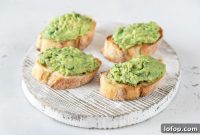 Creamy Avocado Toast with Lemon, Chili Flakes & Crispy Sourdough