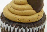 Thin Mint Cupcakes with Rich Chocolate-Mint Frosting