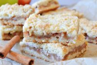 Apple Crumble Bars with Cinnamon Streusel