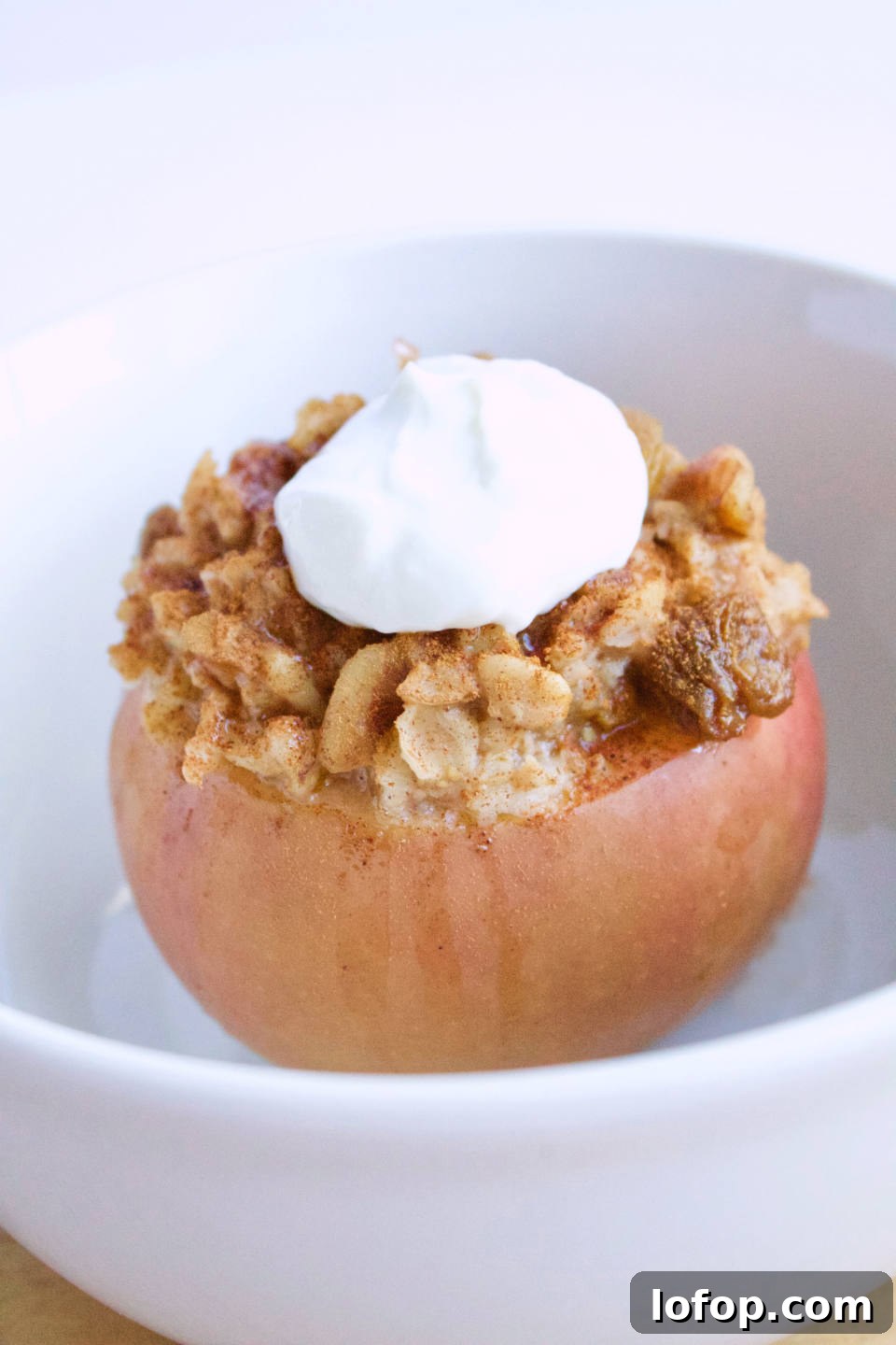 Slow Cooker Apple Oatmeal Cups: Baked-Style Breakfast Recipe 4 Slow Cooker Baked Apple Oatmeal Cups -- A healthy breakfast recipe that is good enough for dessert! No refined sugar | vegan | gluten free | @sinfulnutrition