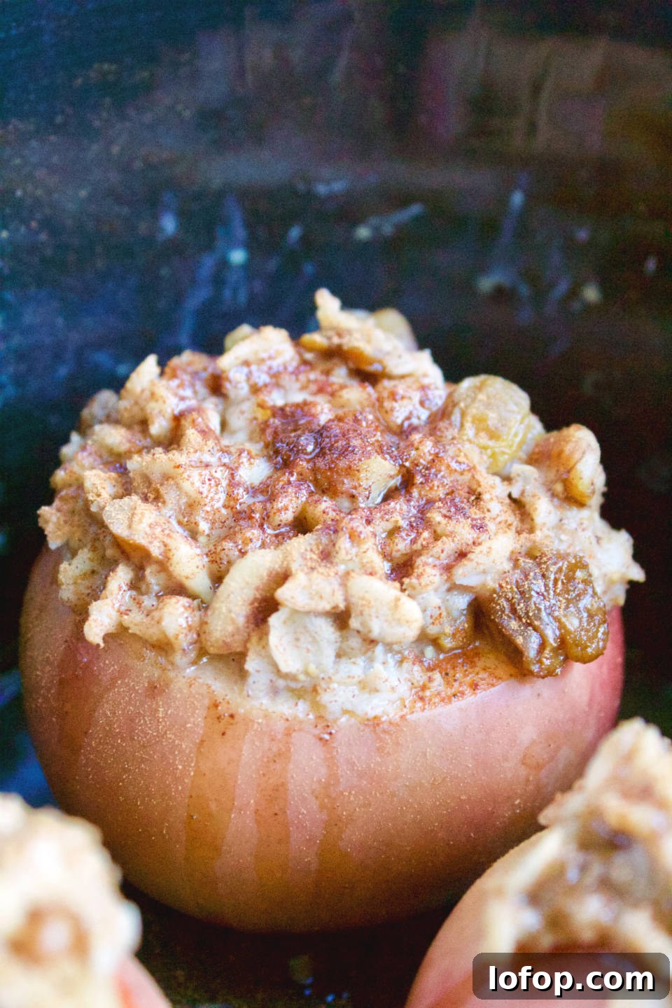 Slow Cooker Apple Oatmeal Cups: Baked-Style Breakfast Recipe 5 Slow Cooker Baked Apple Oatmeal Cups -- A healthy breakfast recipe that is good enough for dessert! No refined sugar | vegan | gluten free | @sinfulnutrition