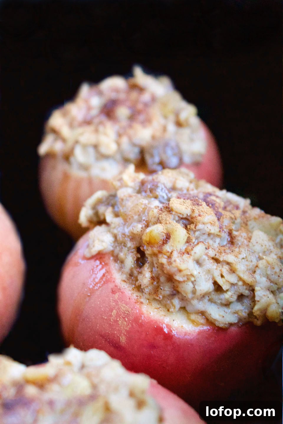 Slow Cooker Apple Oatmeal Cups: Baked-Style Breakfast Recipe 6 Slow Cooker Baked Apple Oatmeal Cups -- A healthy breakfast recipe that is good enough for dessert! No refined sugar | vegan | gluten free | @sinfulnutrition