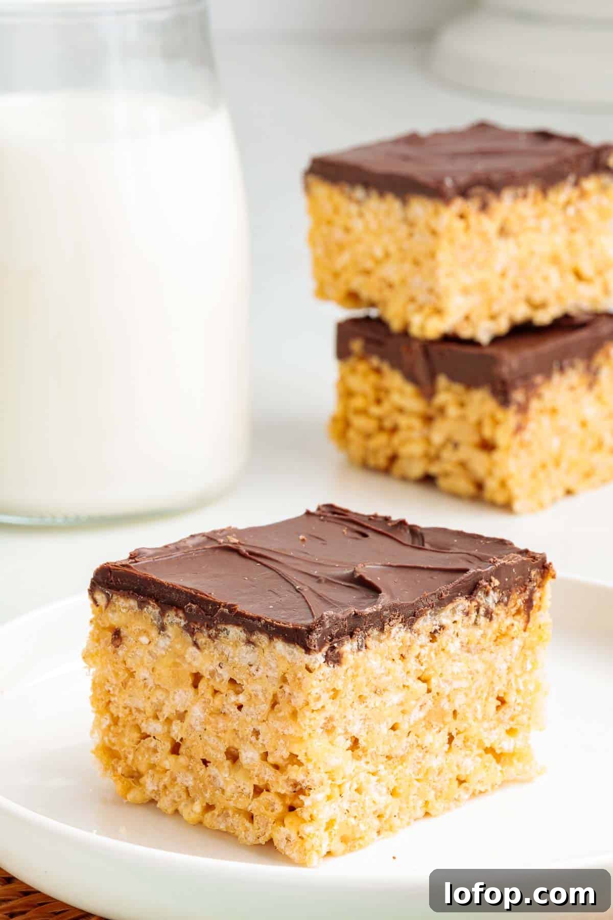 Chocolate Peanut Butter Rice Krispie Treat Recipe 10 A peanut butter Rice Krispie with a smooth layer of chocolate on top.