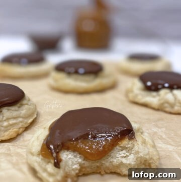 Vegan Twix-Style Cookies with Caramel and Chocolate 6 Vegan Twix Cookies