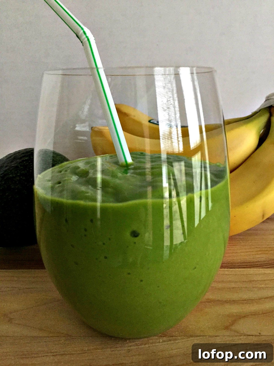 Spinach Avocado Smoothie with Banana, Mango & Lime