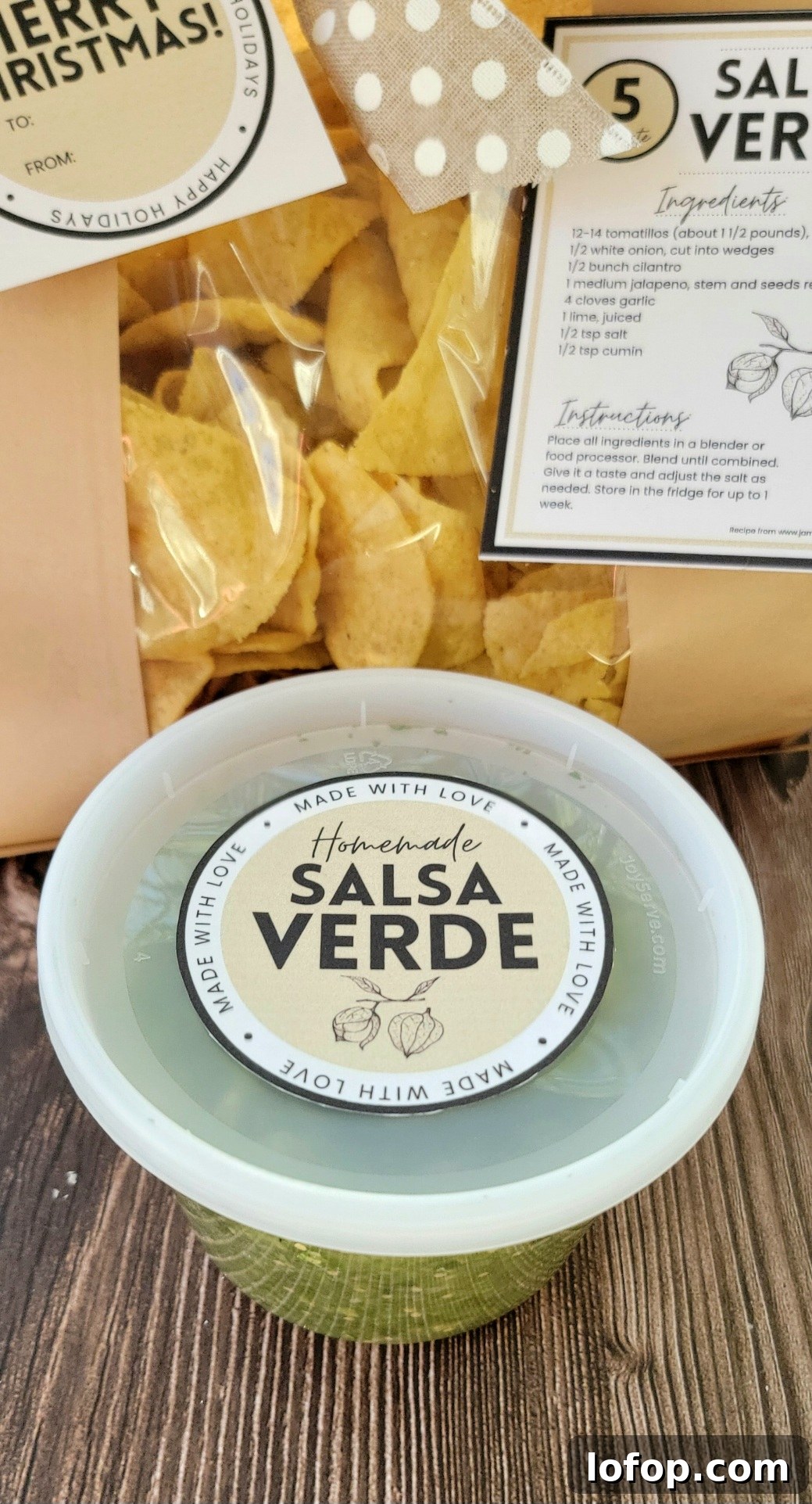 Salsa served with chips