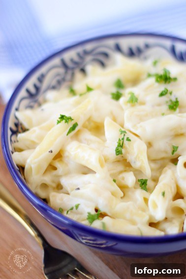 Creamy Pesto Chicken Recipe: Garlic Parmesan Skillet Meal 12 Make homemade Alfredo sauce that is better than Olive Garden! Dinner is done in just 20 minutes! Pair this easy Alfredo sauce with any pasta for for the BEST dinner the whole family will love! #alfredo #olivegarden #fettuccine #pasta #italian #dinner