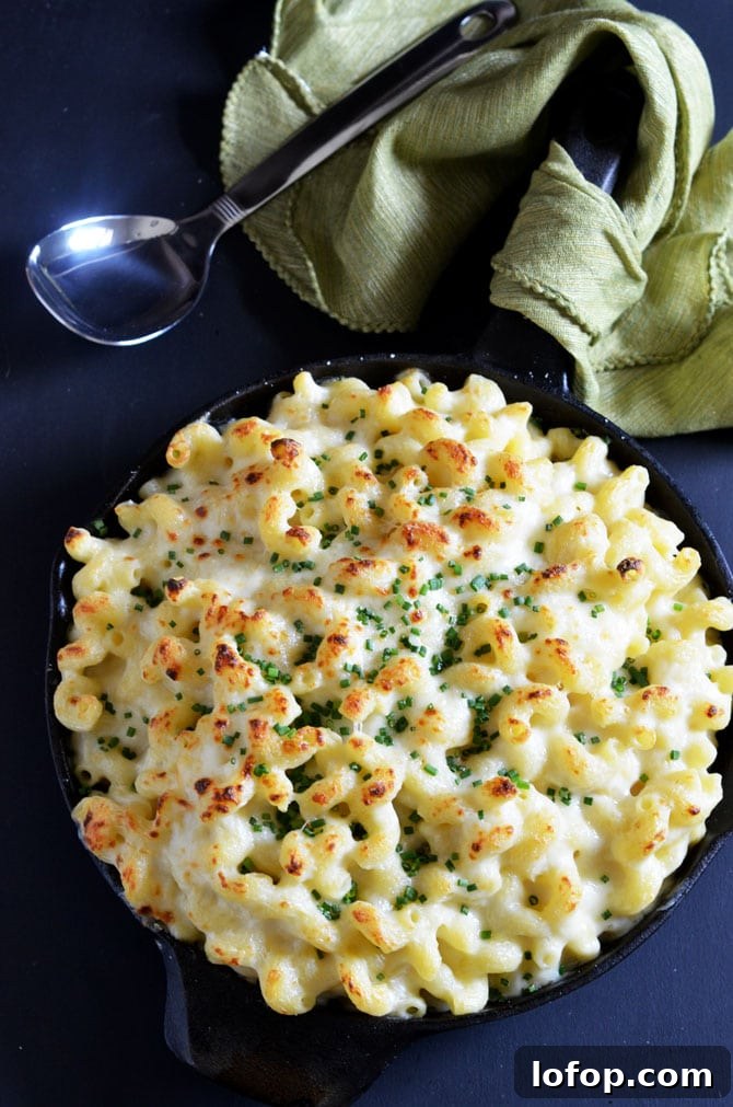 Classic Creamy Macaroni and Cheese. Simply the best. | hostthetoast.com