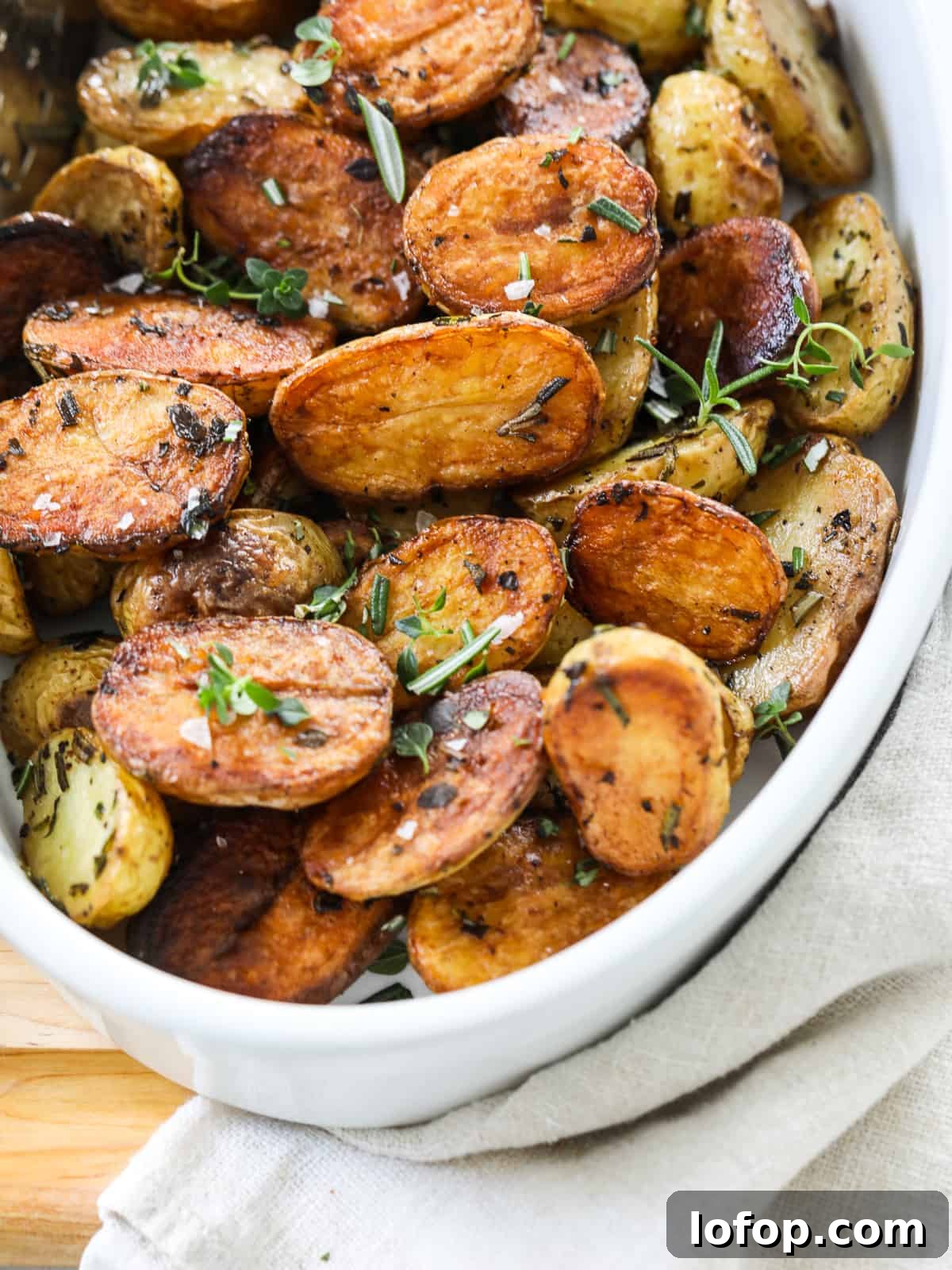 Crispy Oven-Roasted Potatoes with Garlic and Herbs 2 img 72391 1