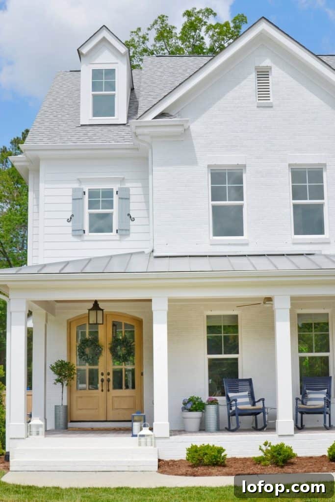 a White House with silver roof shingle colors
